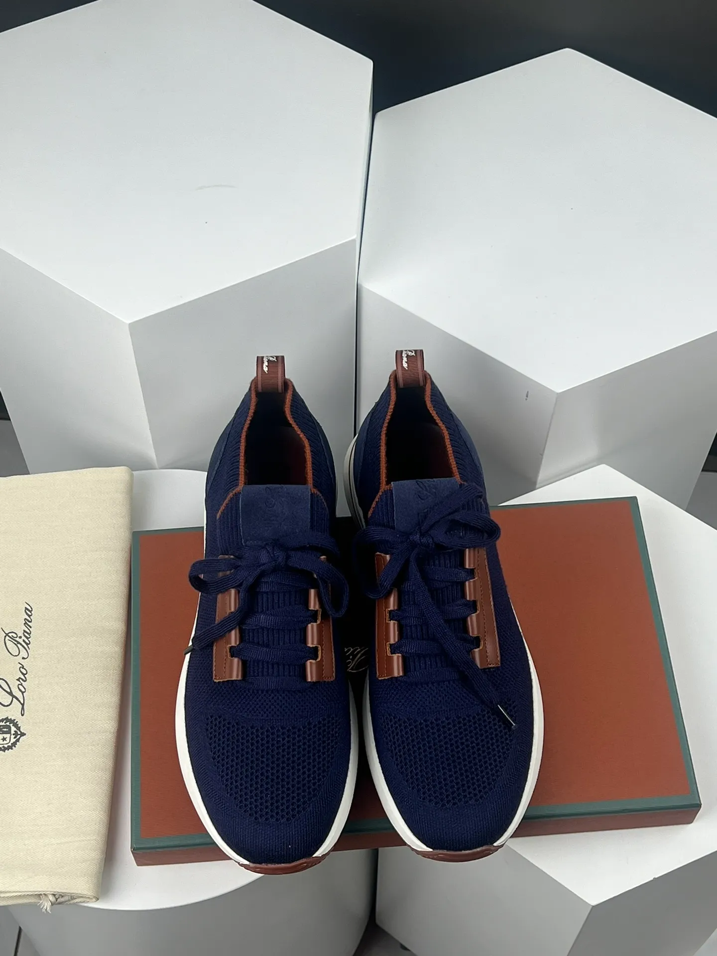 Factory price 420💰L men's shoes💰New product on sale Loro men's shoes💰iana knitted sneakers｜Made of Wish wool blended fabric｜The upper is made of unique knitted fabric production technology｜Comprehensive one-to-one restoration of the counter process｜Additional original molded rubber three-color combination technology outsole｜Size: 39-44 (customized at 45.46)